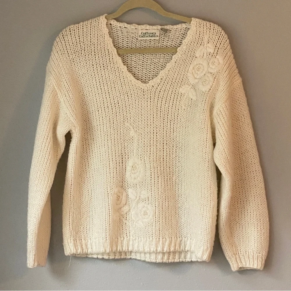 Vintage Colleen’s Collectables white sweater with white flowers - Picture 1 of 7